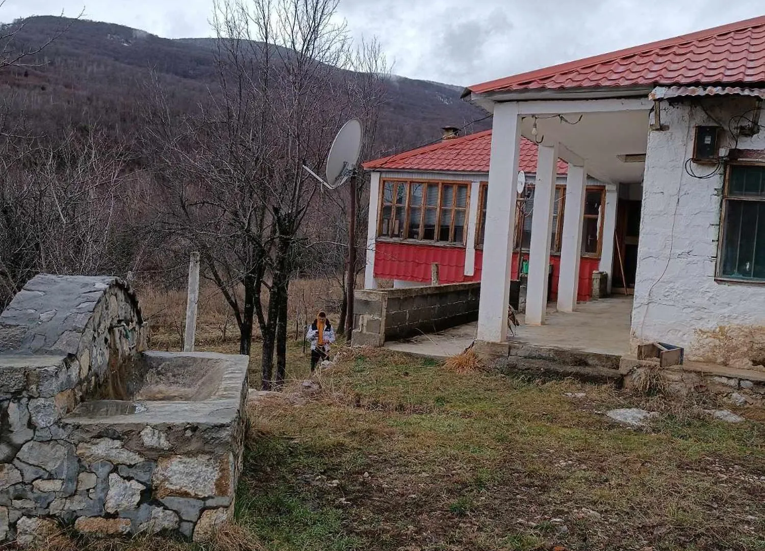 Rrajc Skenderbe Konuk evi Librazhet